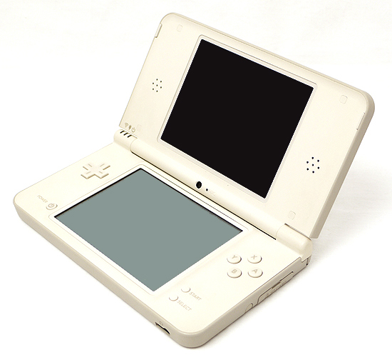 【中古】任天堂　ニンテンドーDSi LL ホワイト　UTL-S-WGA　本体のみ　液晶画面いたみ