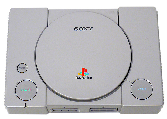 【中古】SONY　プレイステーション　SCPH-7000　コントローラーなし・外箱いたみ 元箱あり