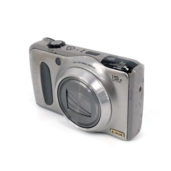 【中古】FUJIFILM　FinePix F300EXR　シルバー/1200万画素　本体・液晶画面いたみ