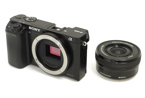【中古】SONY　α6000 パワーズームレンズキット　ILCE-6000L/B　海外版