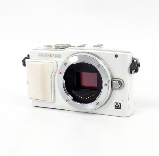 【中古】OLYMPUS　マイクロ一眼 E-PL6 ボディ WHT　電池カバーなし　本体いたみ