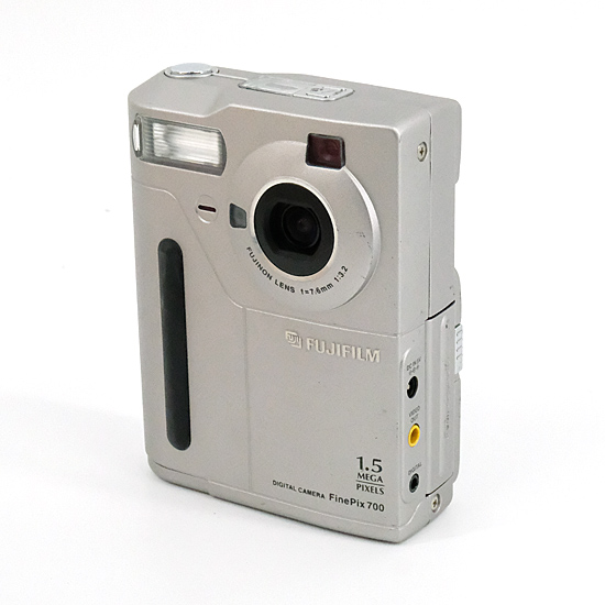 【中古】FUJIFILM　デジタルカメラ　FinePix 700　本体のみ