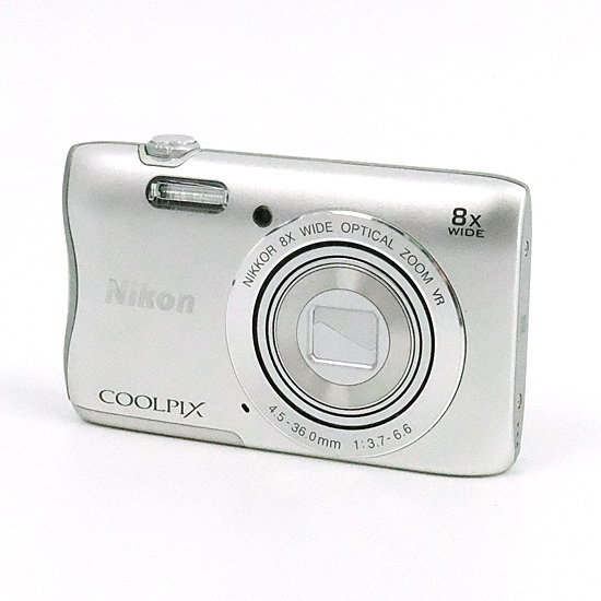 【中古】Nikon　デジカメ COOLPIX S3700　シルバー/2005万画素　液晶画面いたみ 元箱あり