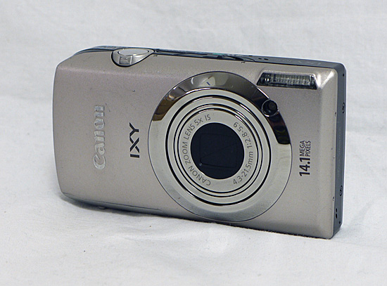 【中古】Canon製　デジタルカメラ IXY 10S　シルバー　1410画素