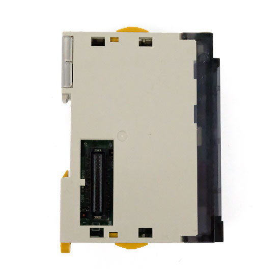 【新品】【新品(開封のみ)】 オムロン製　I/Oコントロールユニット　CJ1W-IC101