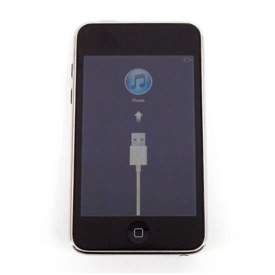【中古】Apple(アップル)　第2世代 iPod touch　MB533J/A　ブラック/32GB　本体のみ　本体・液晶画面いたみ