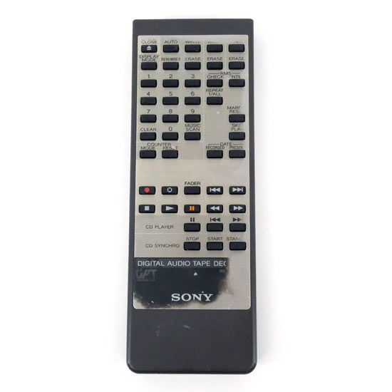 【中古】SONY　オーディオリモコン　RM-D57A/D　電池カバーなし　本体いたみ